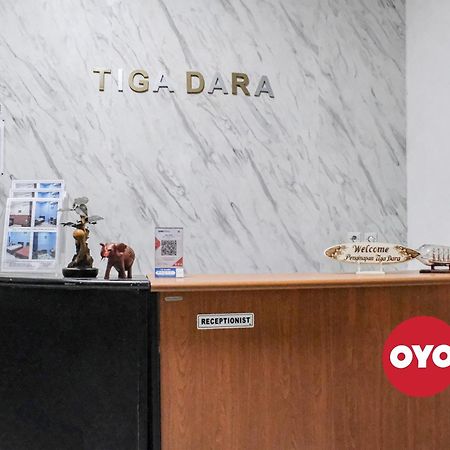 Oyo 93117 Penginapan Tiga Dara Джаяпура Екстер'єр фото